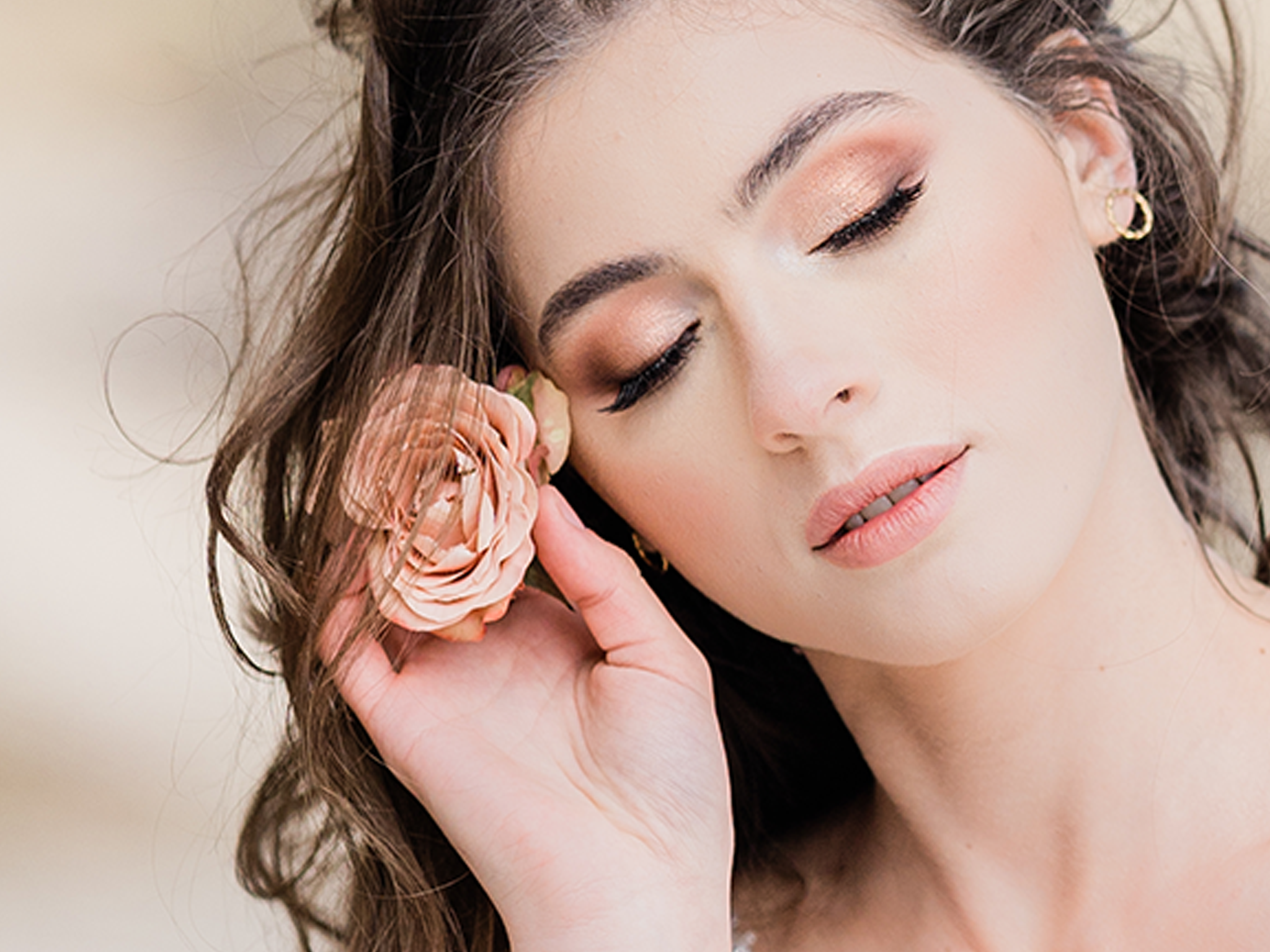 Zobacz nasz poradnik — w 3 krokach dobierz idealną biżuterię ślubną!