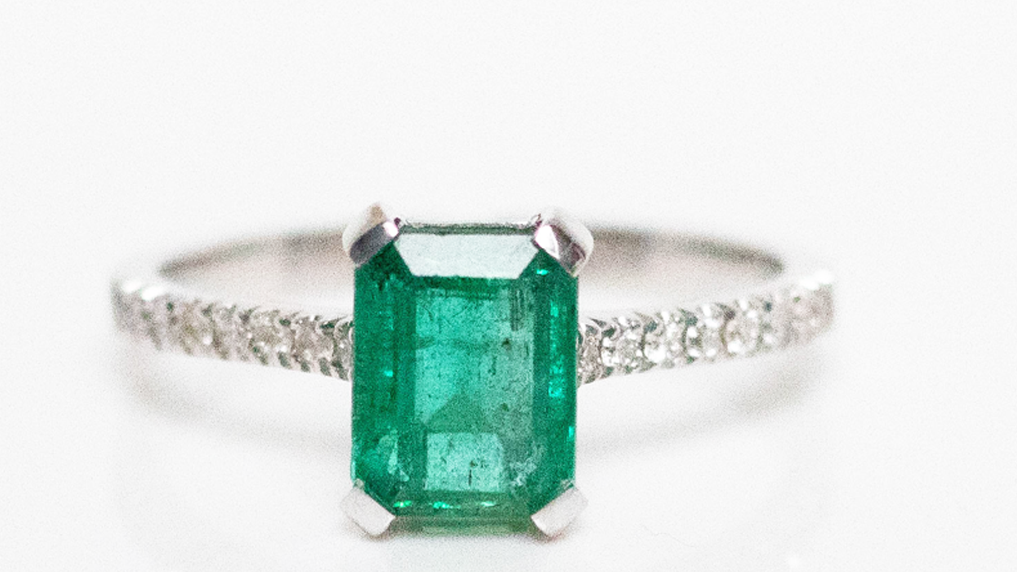 Co to jest białe złoto? Czy białe złoto jest naprawdę białe?