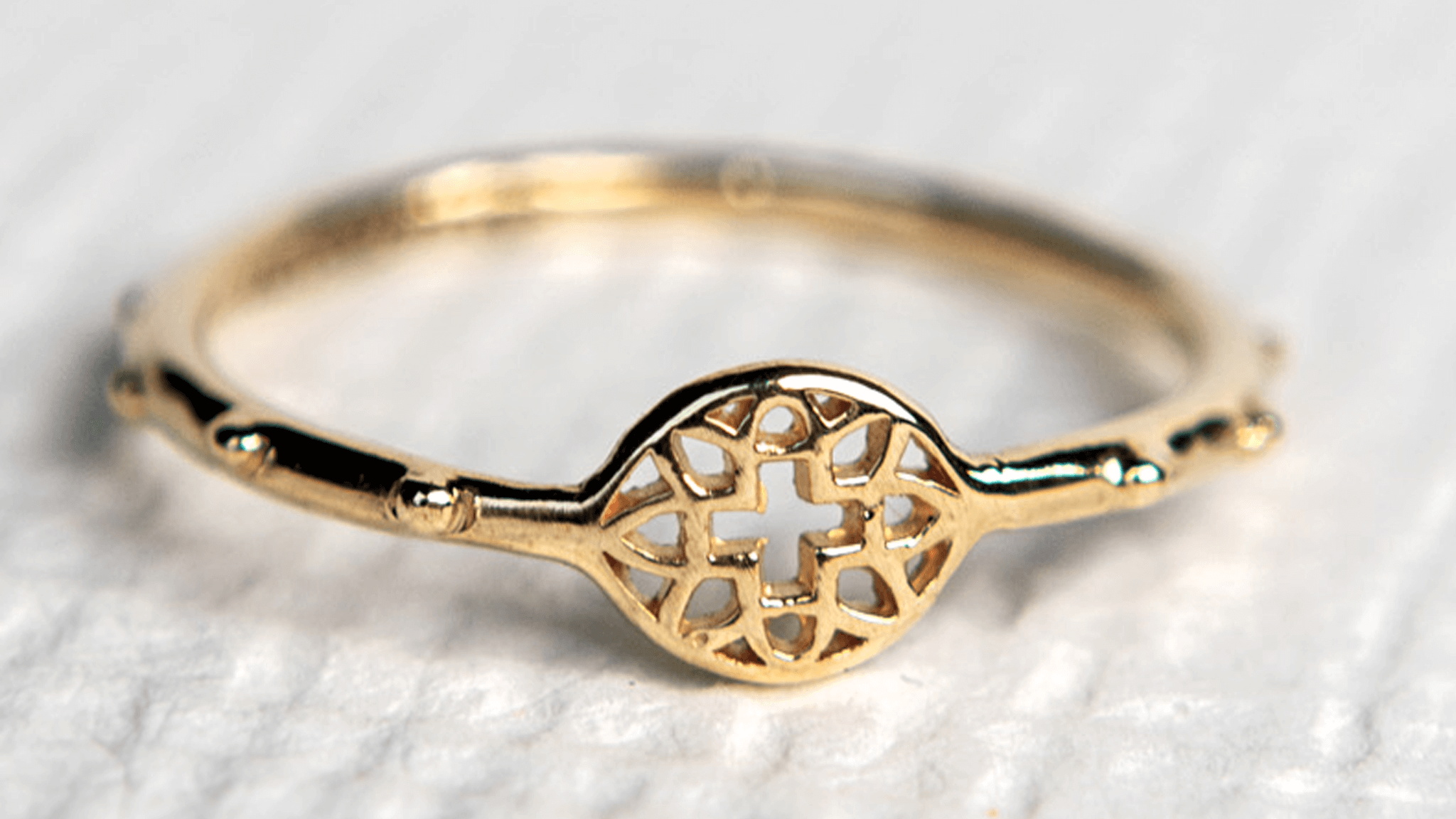 Ponadczasowy prezent na I Komunię Świętą — biżuteria ręcznie robiona