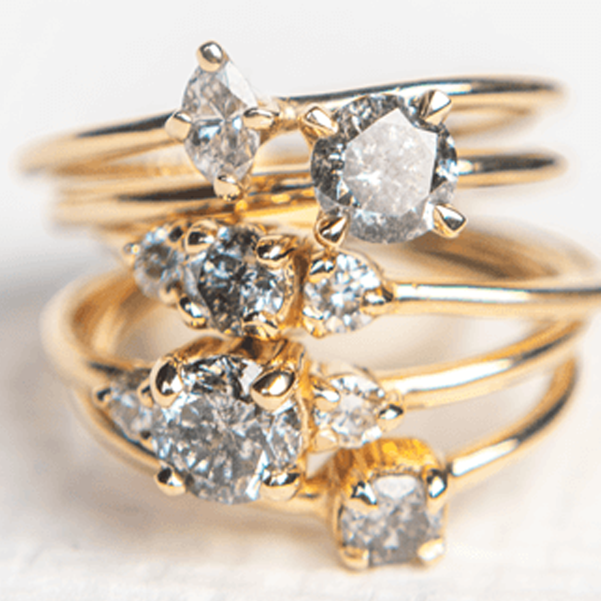 Diamenty Czyste, Brylanty i Diamenty Sól i Pieprz: Co Wybrać i Dlaczego?