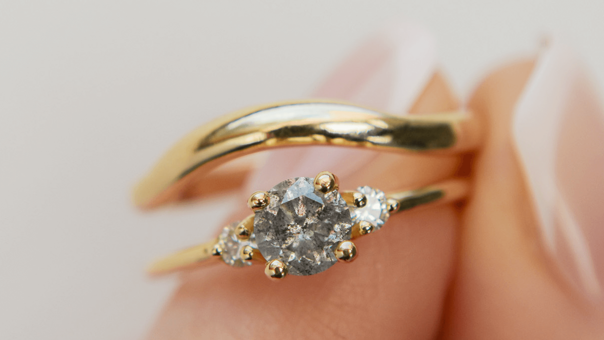 Jak znaleźć idealną obrączkę ślubną?