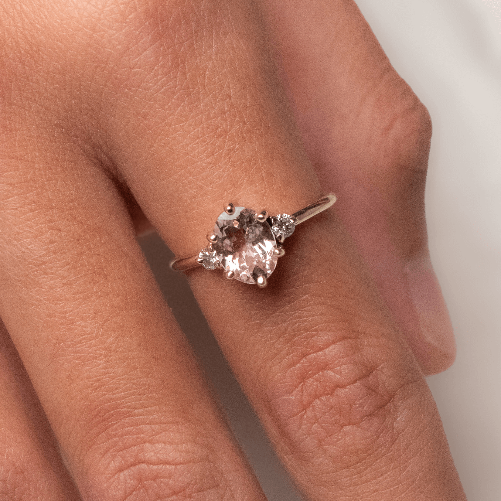 Morganit – Romantyczna Alternatywa dla Brylantów w Pierścionkach Zaręczynowych