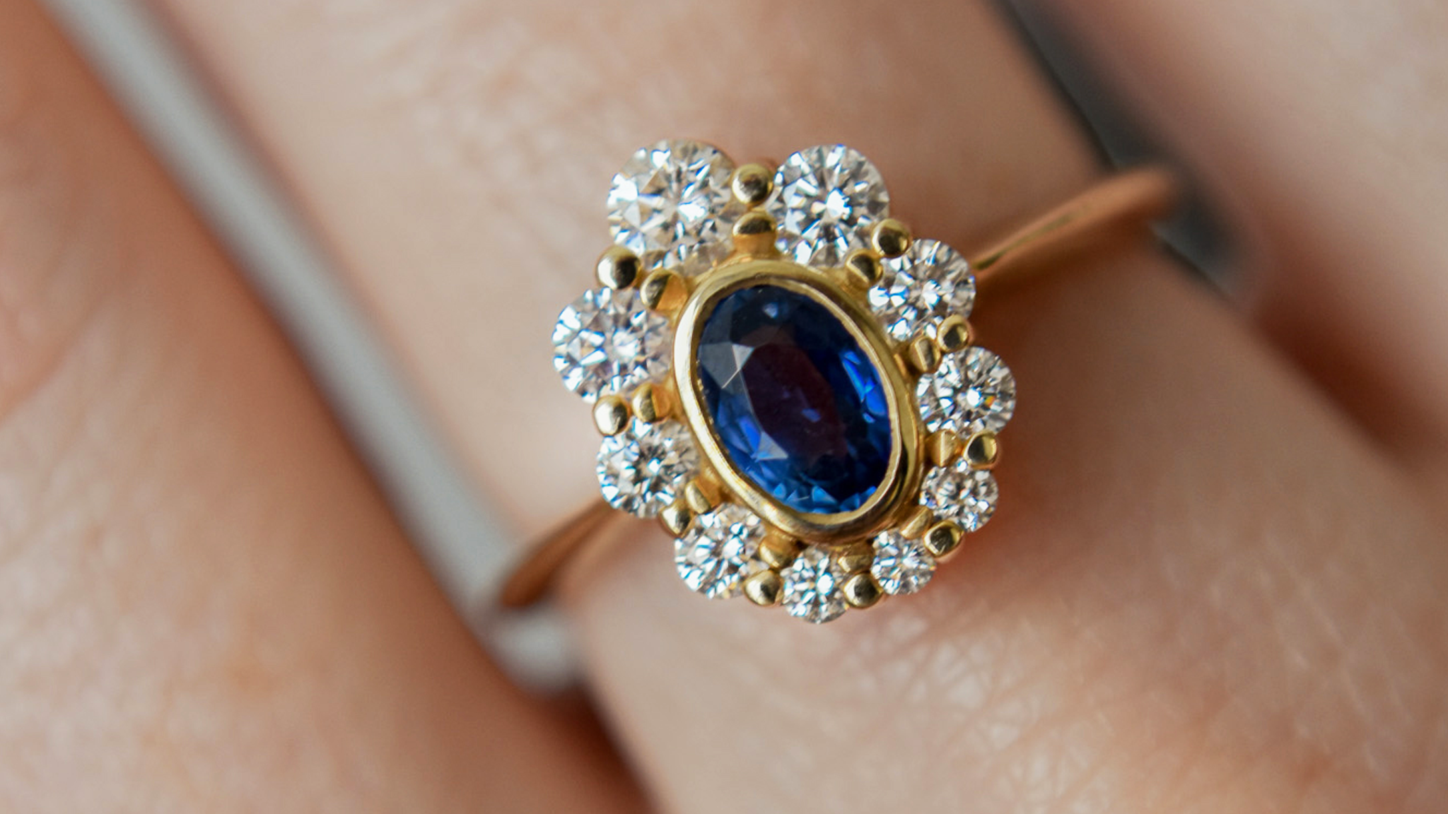 Jak wybrać pierścionek zaręczynowy? 5 kroków do idealnego pierścionka zaręczynowego — od pomysłu, przez poszukiwania, aż po pewny wybór!