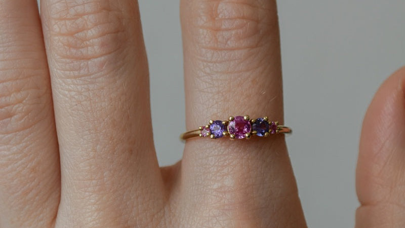 Minimalizm czy blask? Jak dobrać walentynkową biżuterię do stylu ukochanej osoby