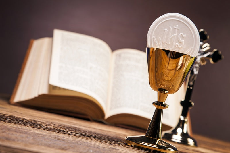 Złoto czy srebro na Komunię – co lepiej wybrać dla dziecka?