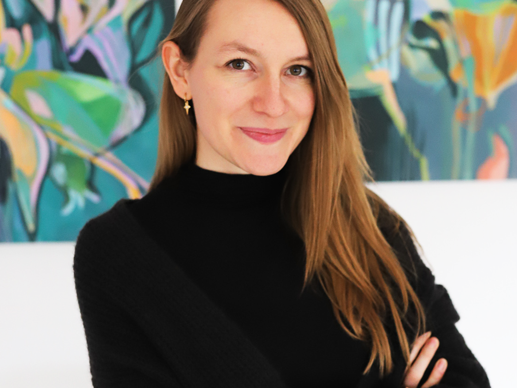 Dziś zaglądamy do pracowni malarskiej @zuzanna_piatkowskaart żeby poznać jej prace i biżuteryjne inspiracje.