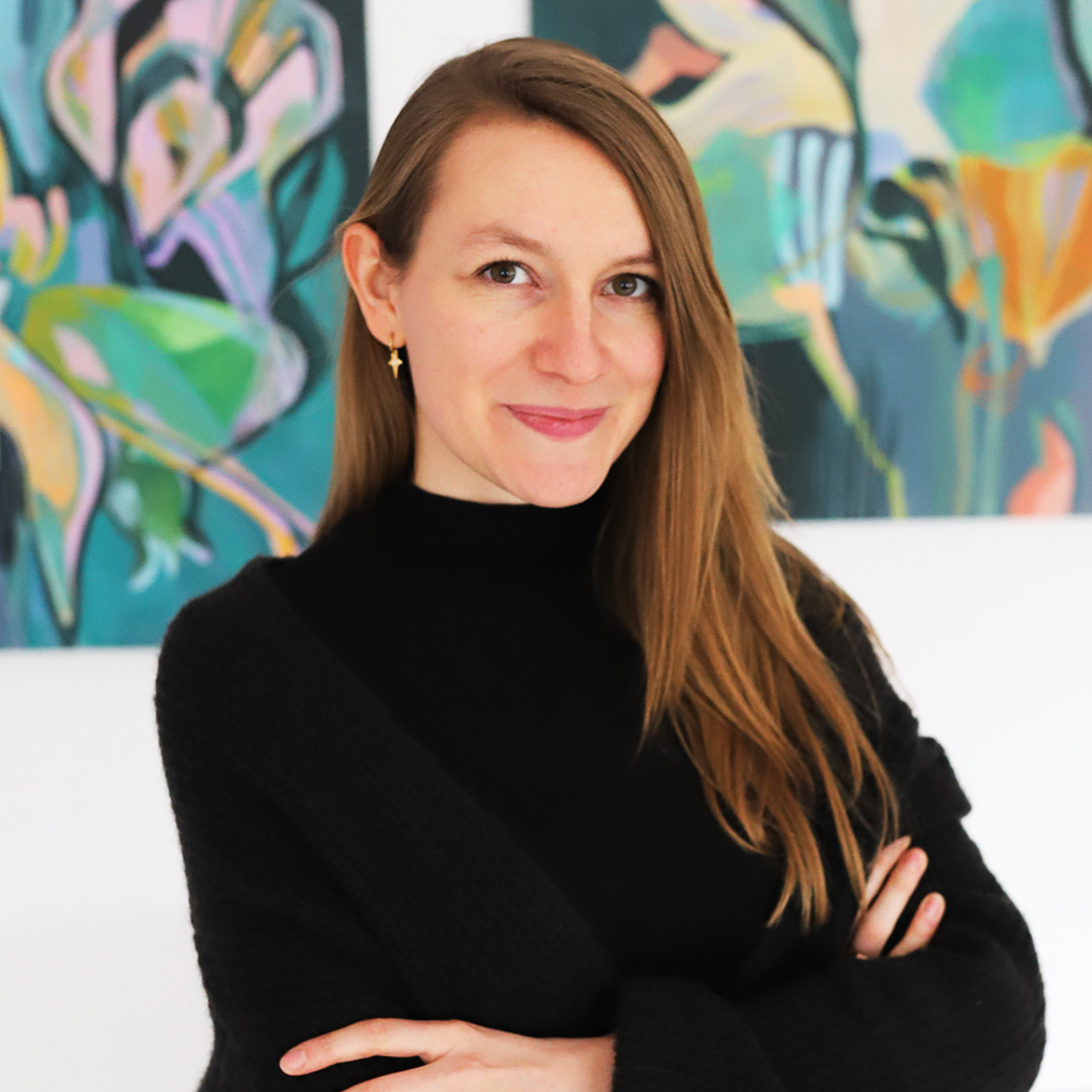 Dziś zaglądamy do pracowni malarskiej @zuzanna_piatkowskaart żeby poznać jej prace i biżuteryjne inspiracje.