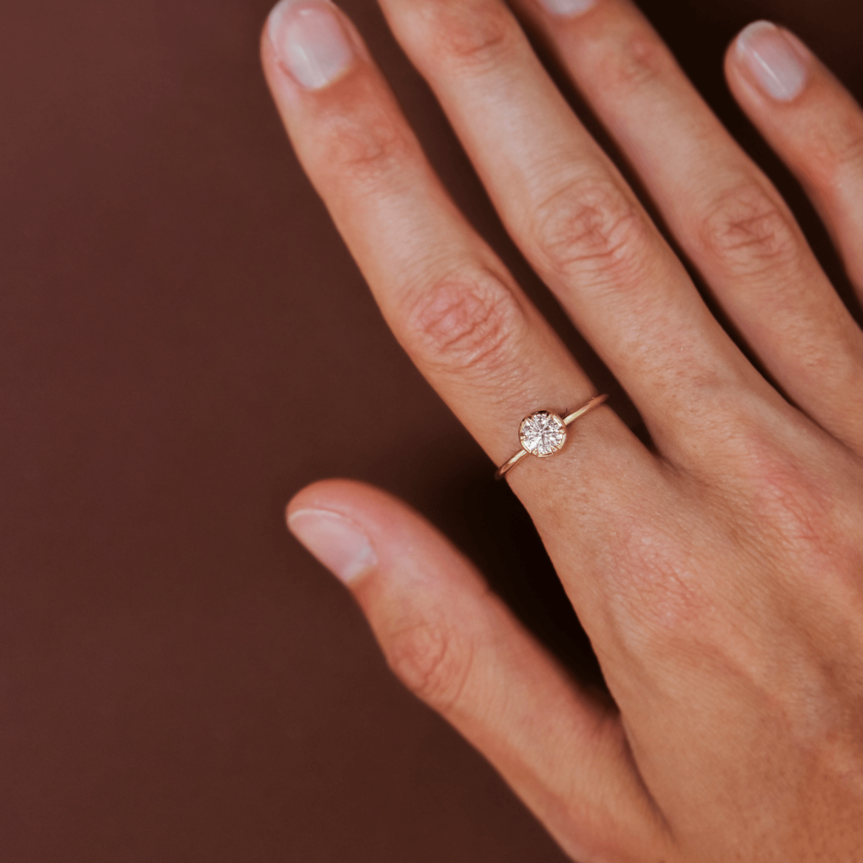 AURA złoty pierścionek z pojedynczym okrągłym 0,5ct brylantem