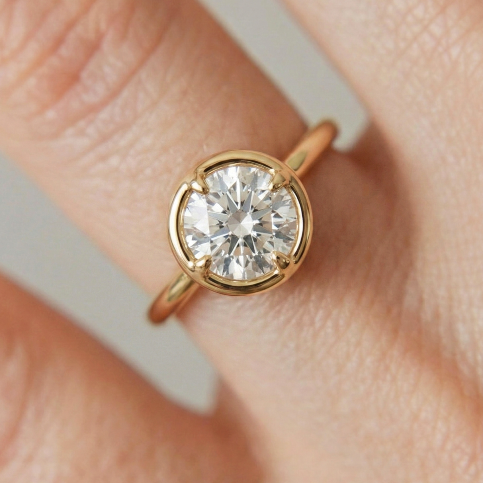 AURA złoty pierścionek z okrągłym 1ct brylantem laboratoryjnym, certyfikat IGI