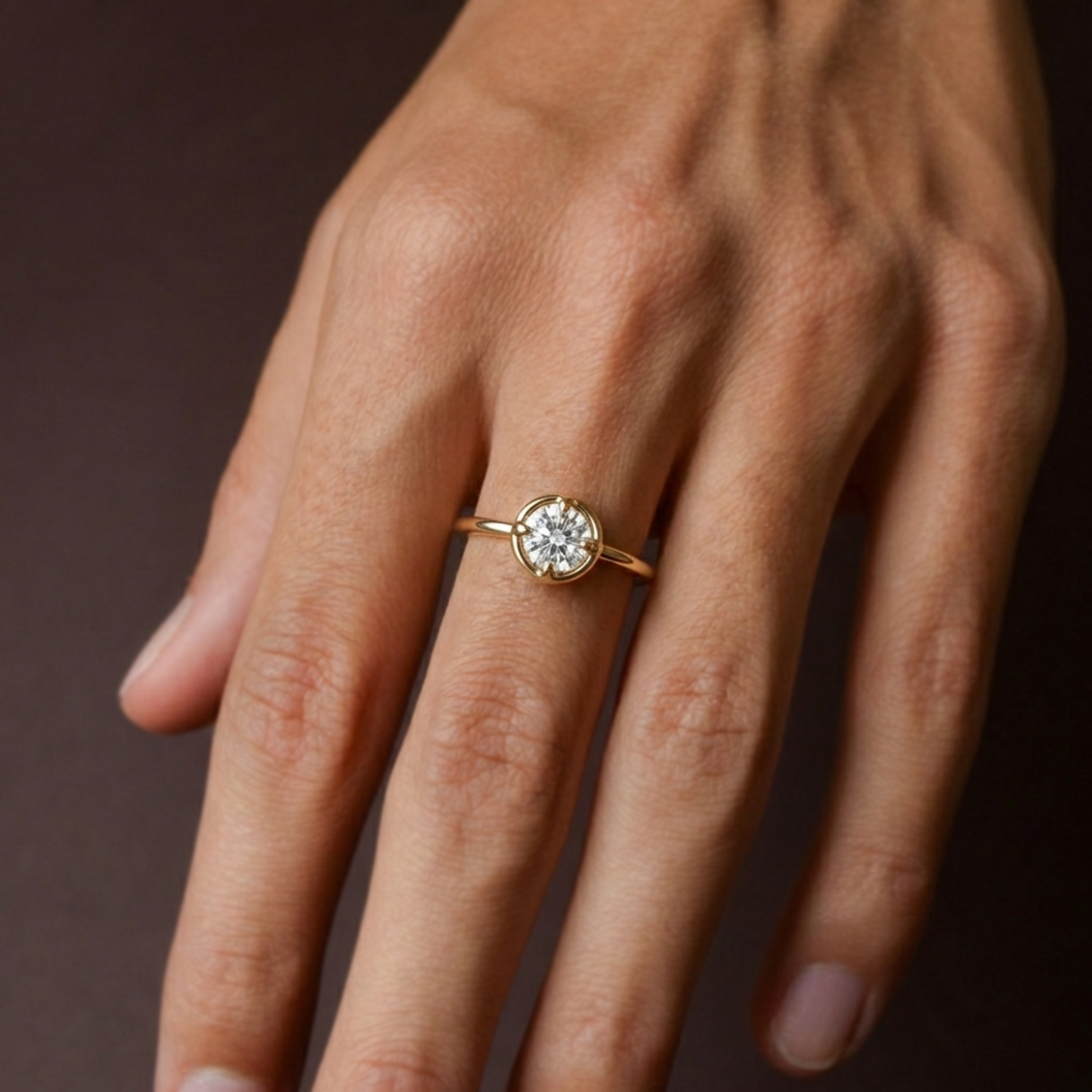 AURA złoty pierścionek z okrągłym 1ct brylantem laboratoryjnym, certyfikat IGI