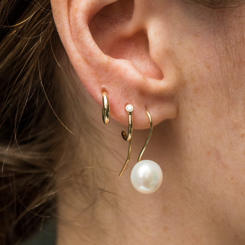 BLANCHE gold dangling earrings with white freshwater pearl