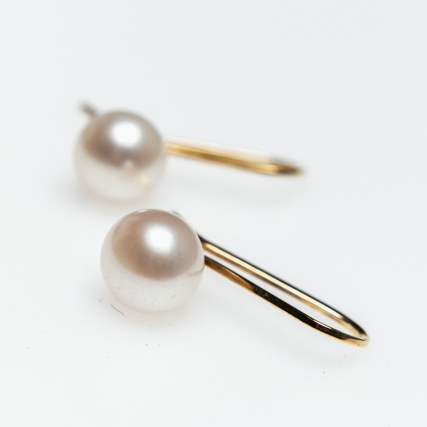 BLANCHE gold dangling earrings with white freshwater pearl