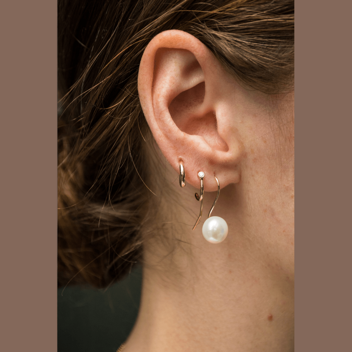 BLANCHE gold dangling earrings with white freshwater pearl