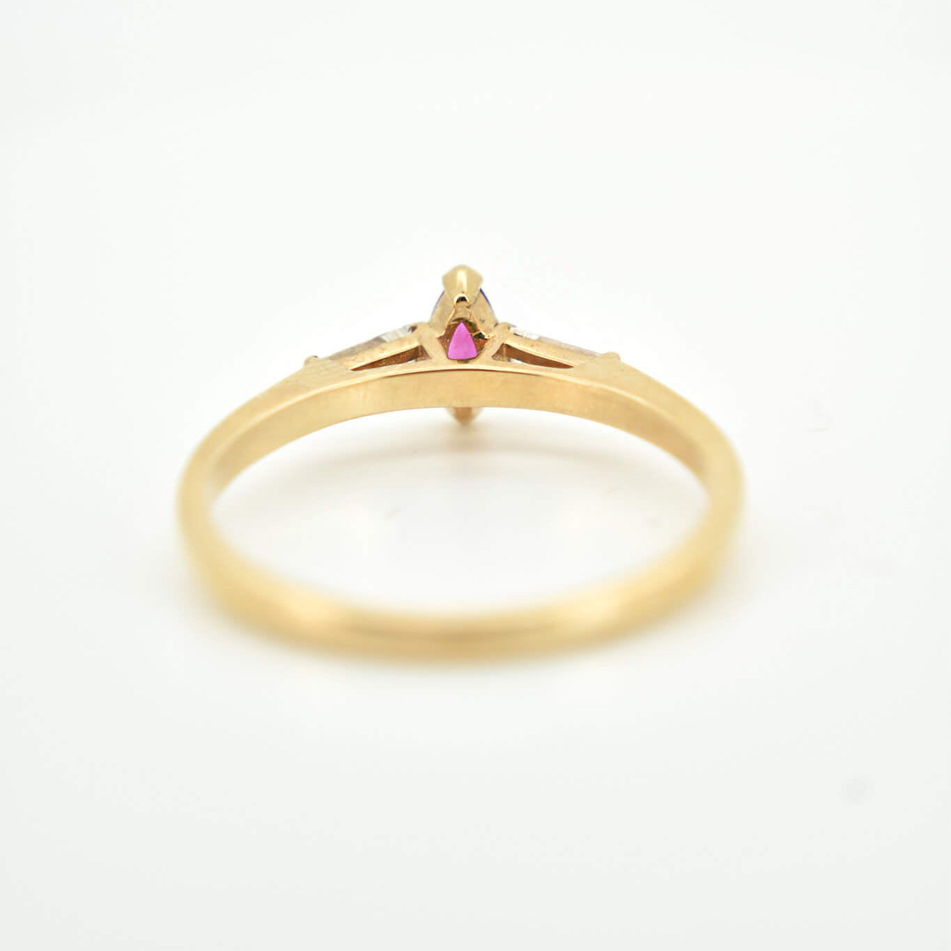 CHERRY gold ring with a marquise-cut ruby ​​and trapezoid-cut diamonds