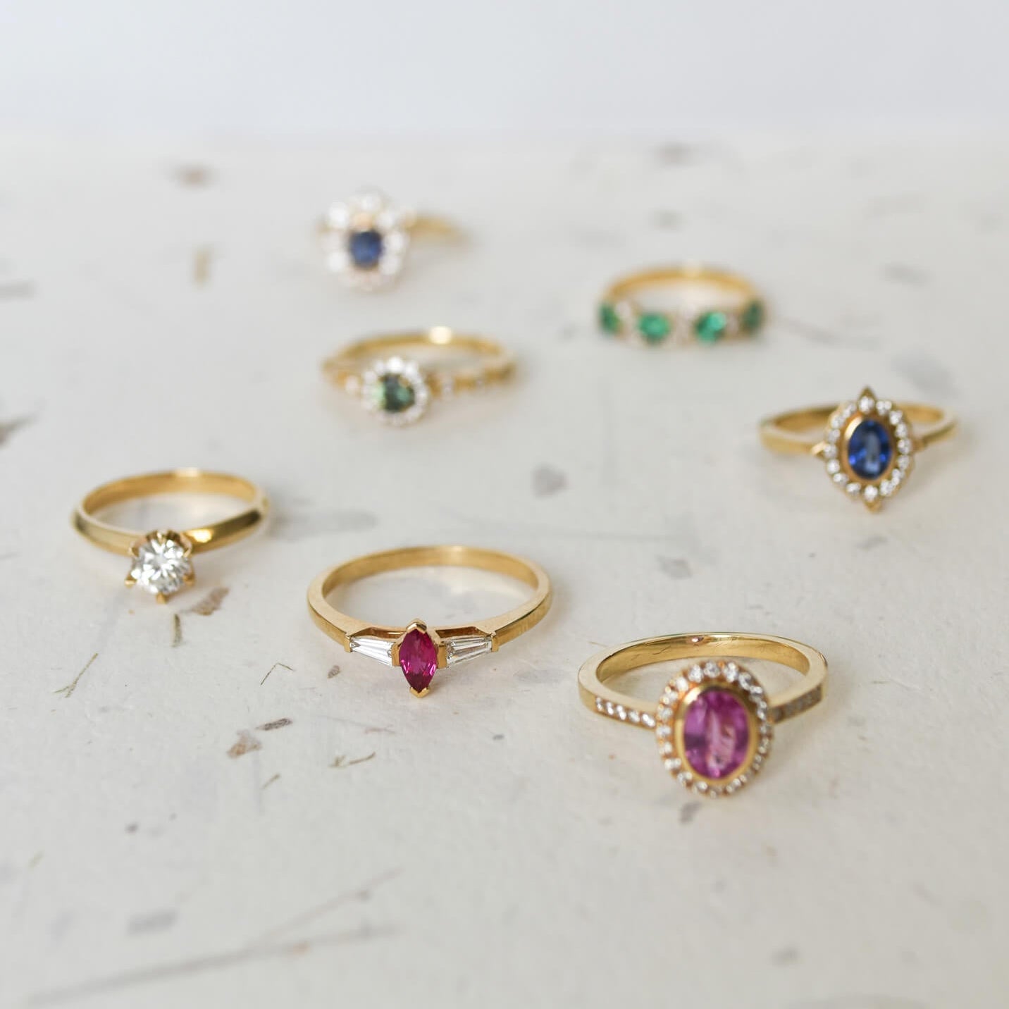 CHERRY gold ring with a marquise-cut ruby ​​and trapezoid-cut diamonds