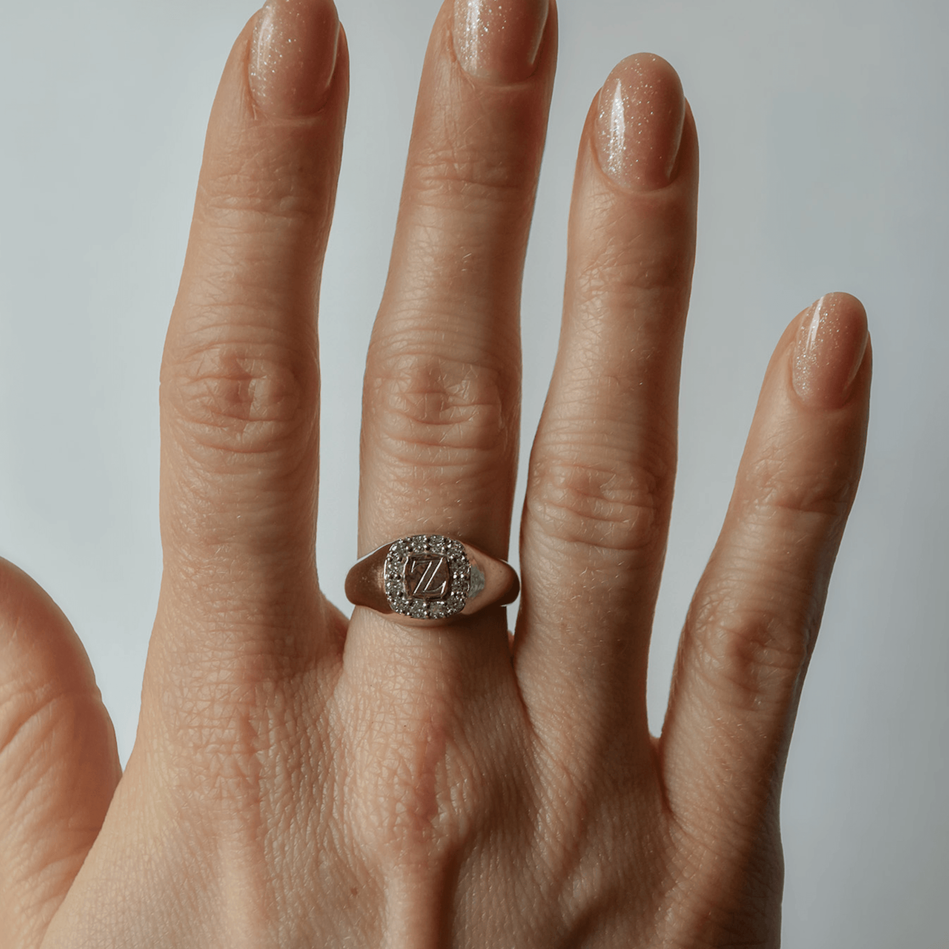 CUSHION kwadratowy sygnet z brylantami 0,3ct