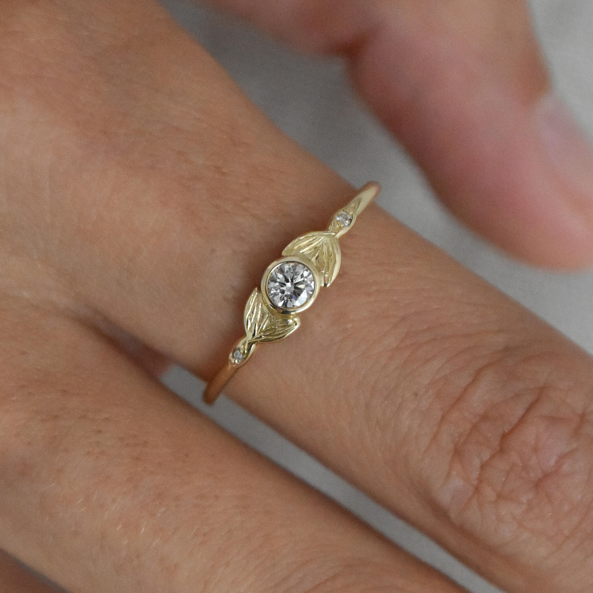 (48 Hours Shipping) MERMAID OF WARSAW gold ring with a laboratory diamond and two side diamonds