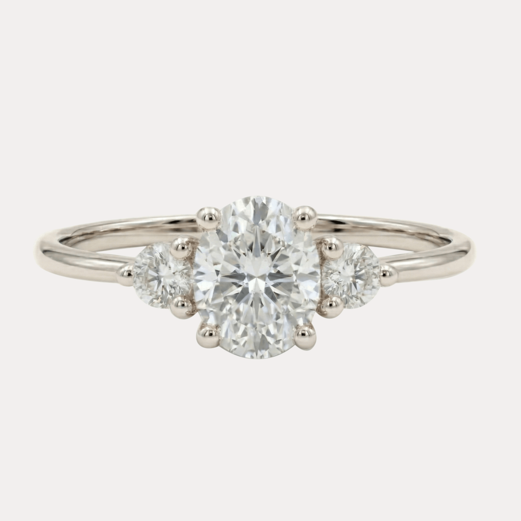 FLORA gold ring with three lab-cut diamonds, oval