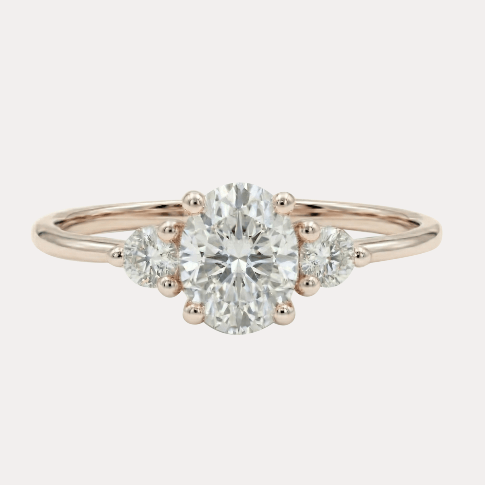 FLORA gold ring with three lab-cut diamonds, oval