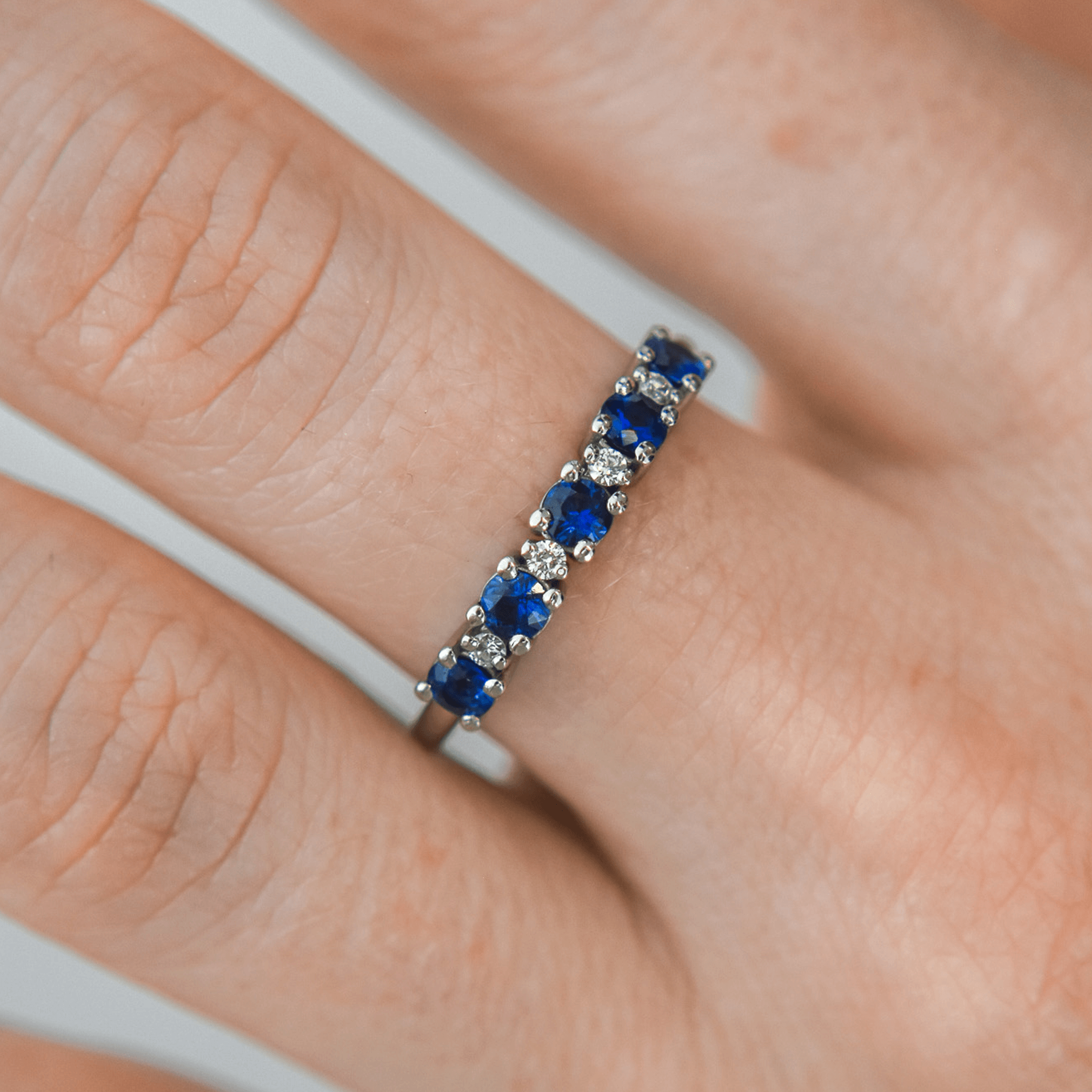 INDIGO pierścionek z granatowymi szafirami, brylantami, platyna 950