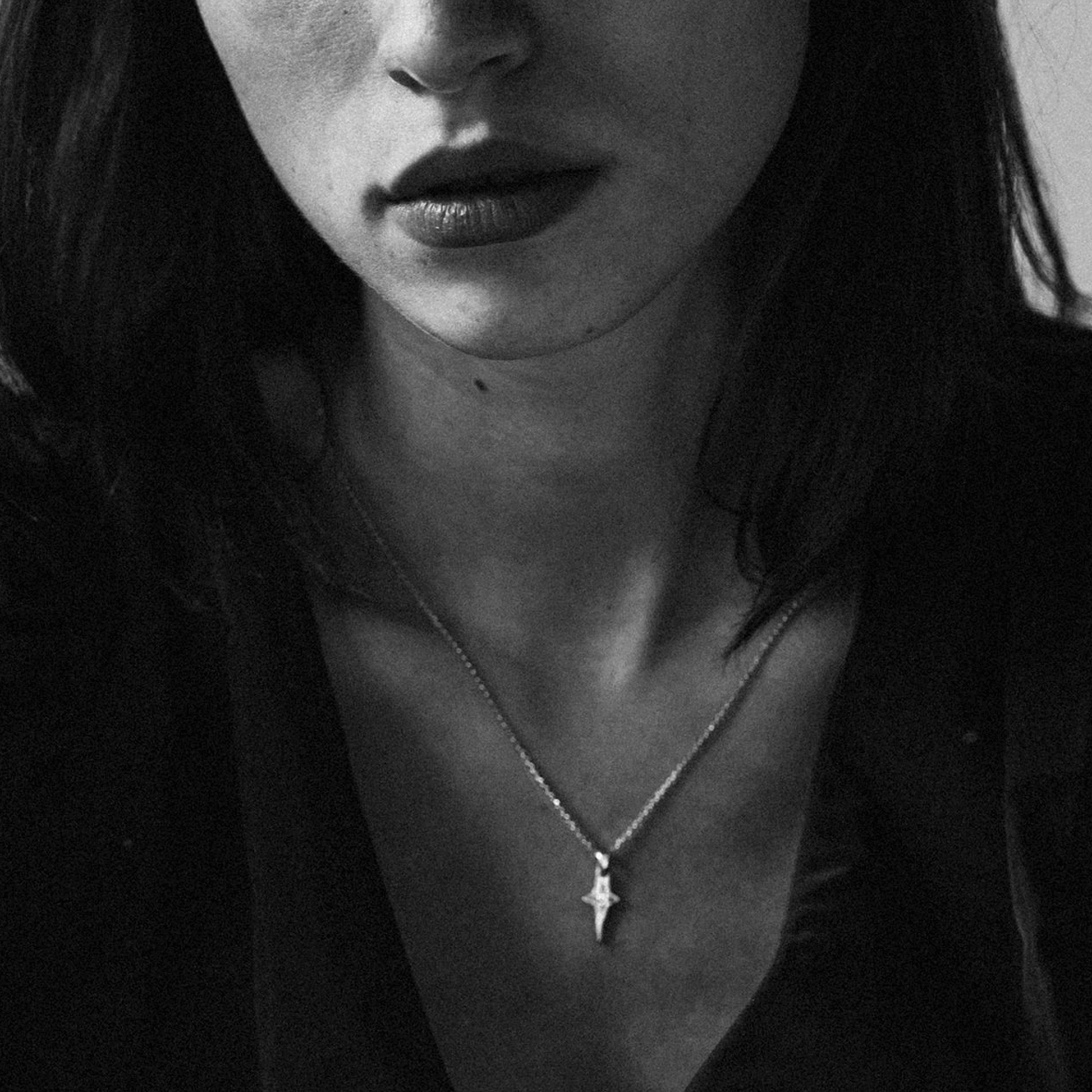 LOST IN THE STARS silver necklace, elongated star with sapphire