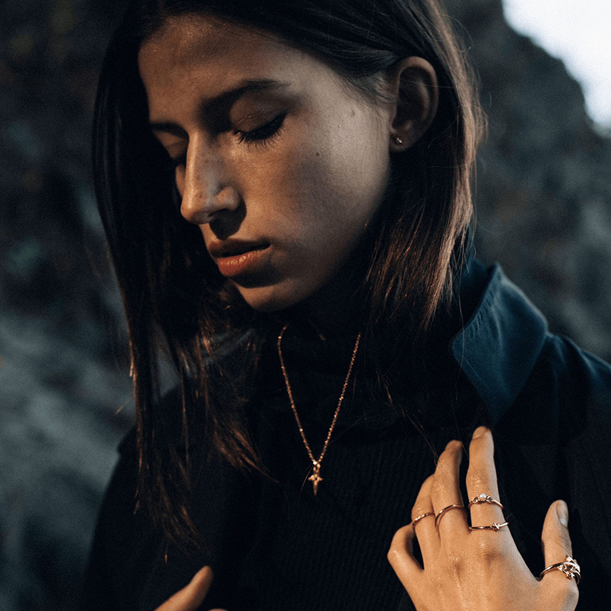 LOST IN THE STARS gold-plated oblong star necklace with sapphire