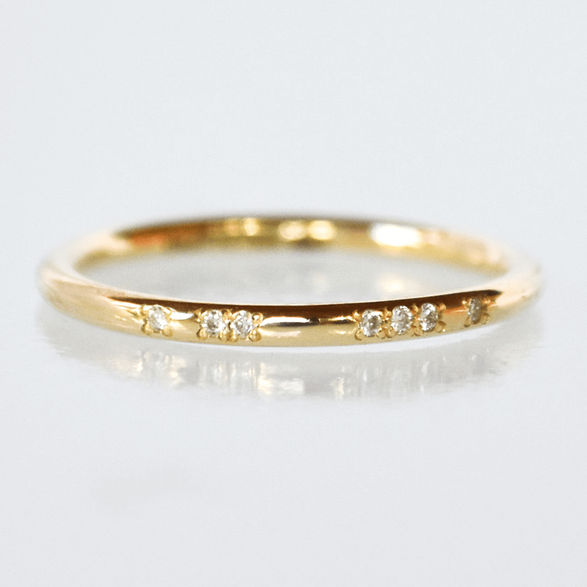 LOVE złota obrączka kodowana kodem Morse'a i siedmioma brylantami