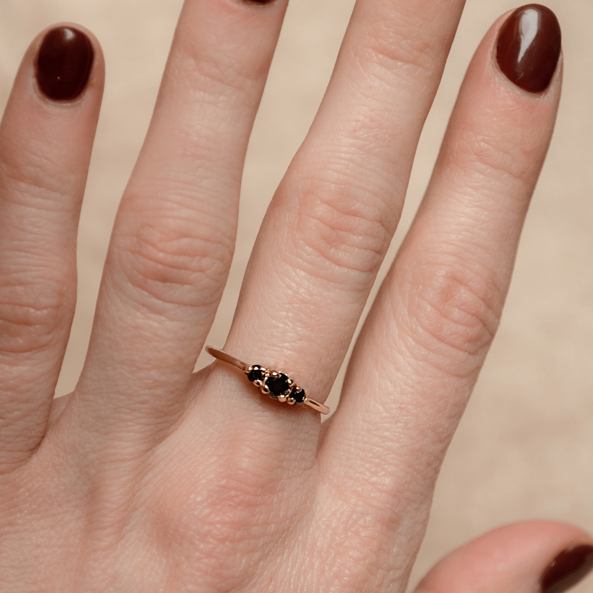 LUNA złoty pierścionek trilogy z czarnymi diamentami