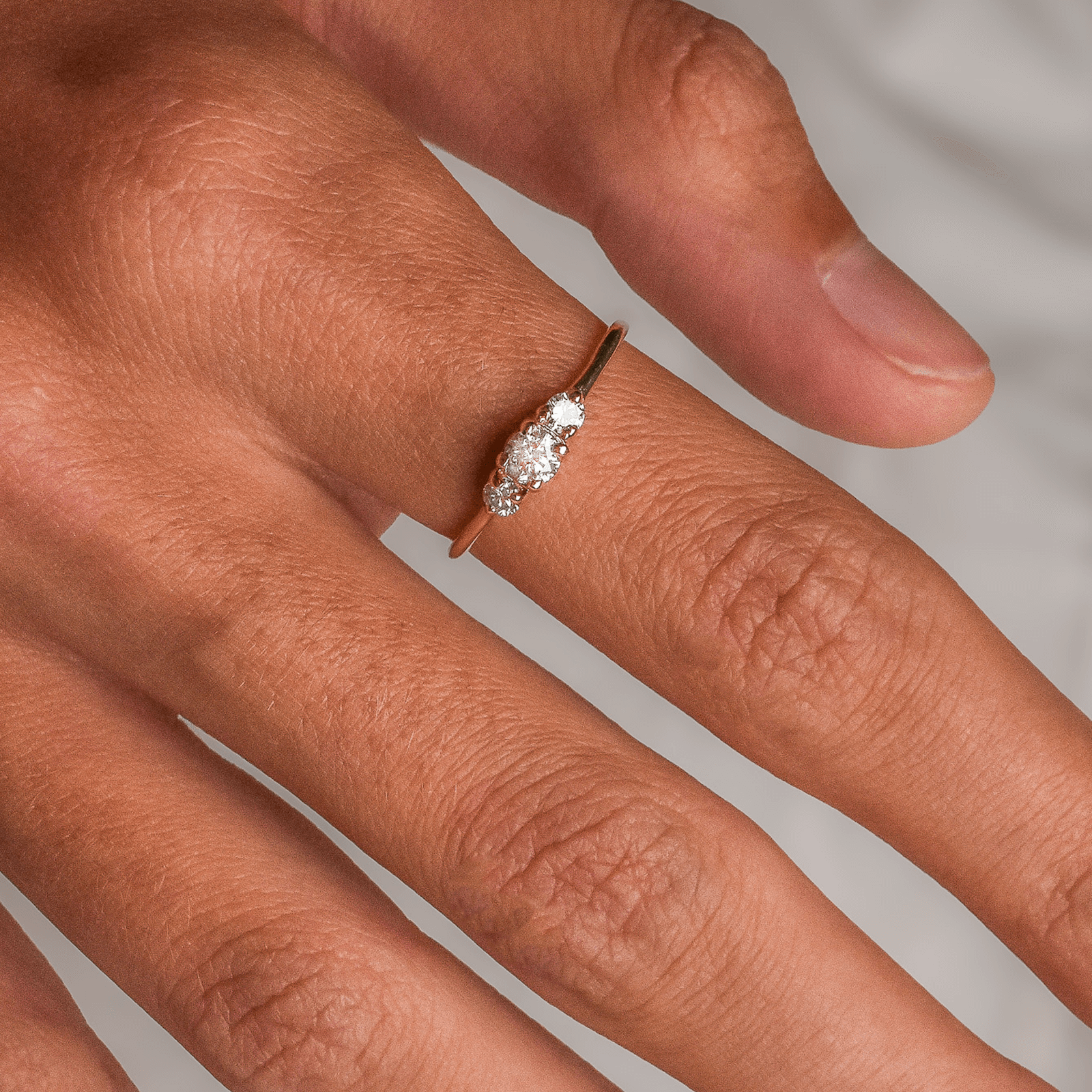 LUNA złoty pierścionek trilogy z trzema brylantami naturalnymi 0,3ct