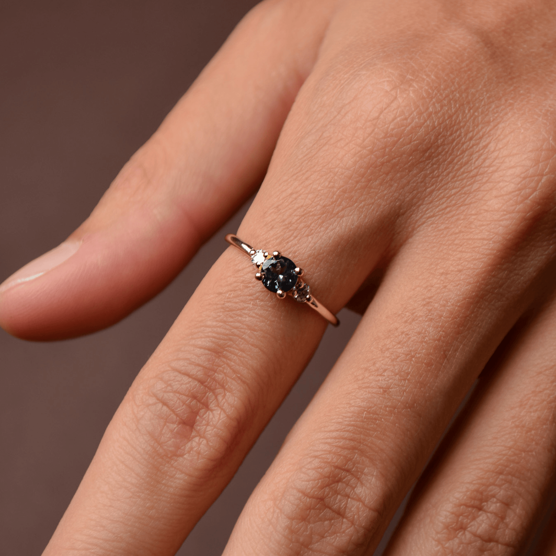 MENUET gold ring with London blue topaz and lab-cut diamonds