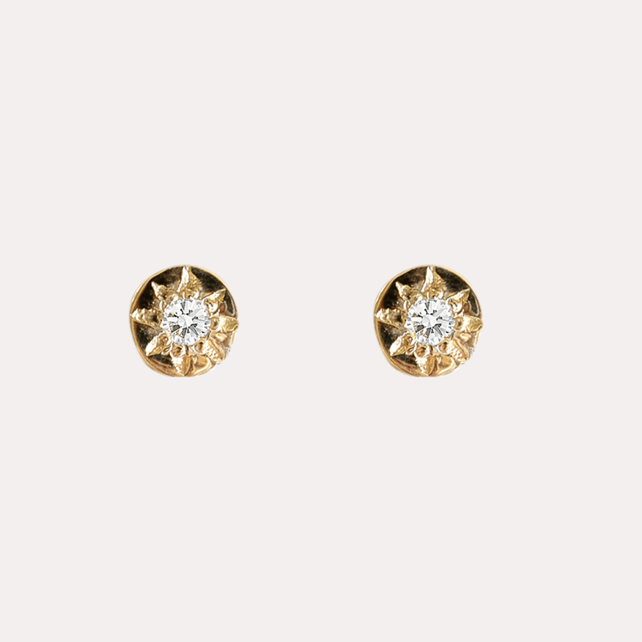 NORTH STAR gold pendant engraved star with 0.09ct diamond