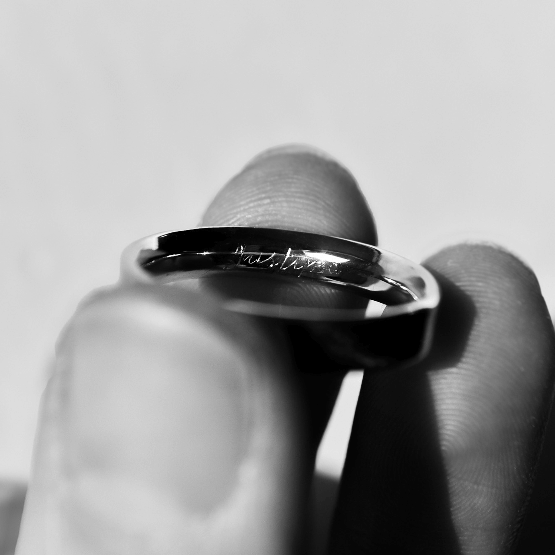 MŁOTKOWANA półokrągła młotkowana obrączka ślubna 5-5,5mm