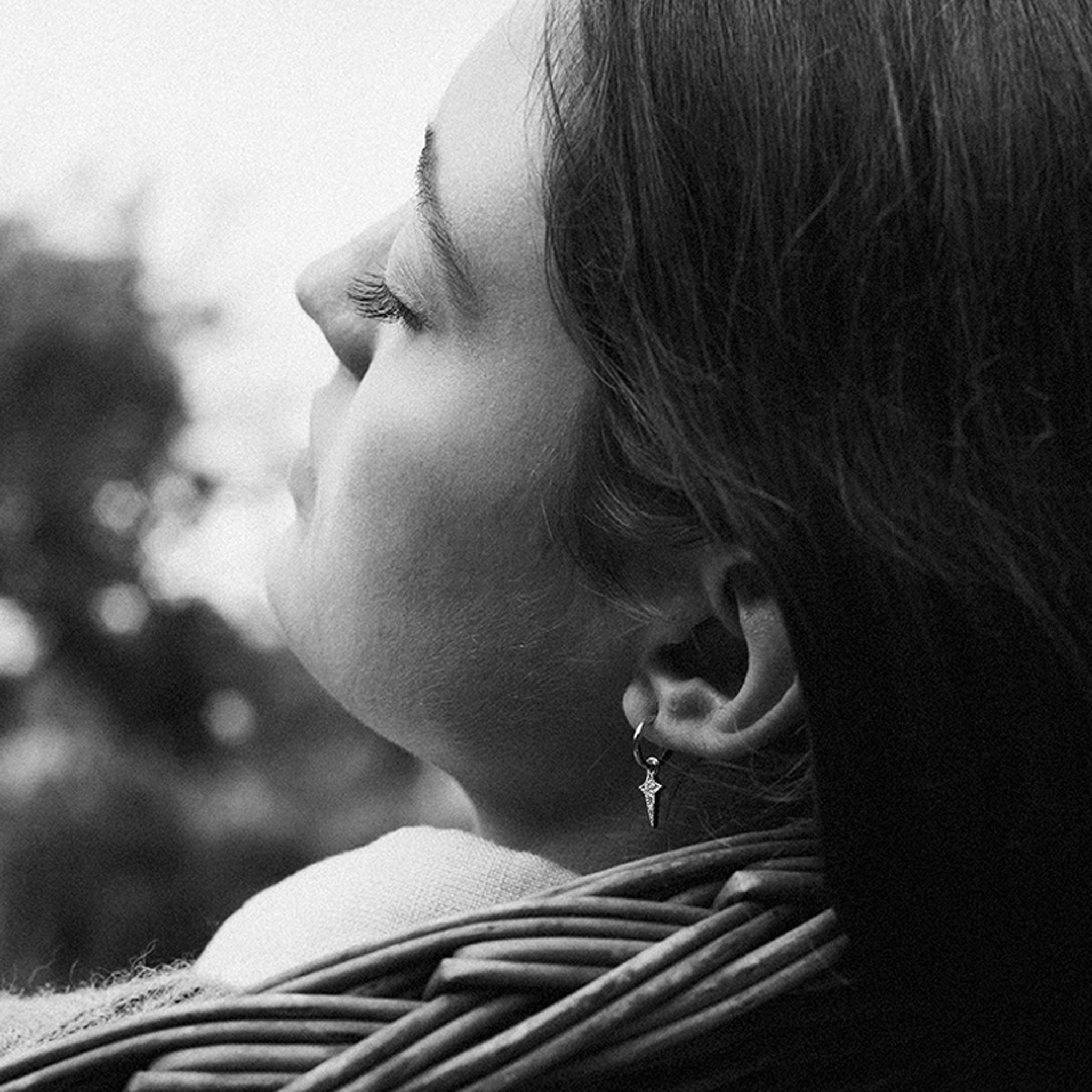 SCARLETT srebrne sztyfty hoop z szafirami, podłużne gwiazdki