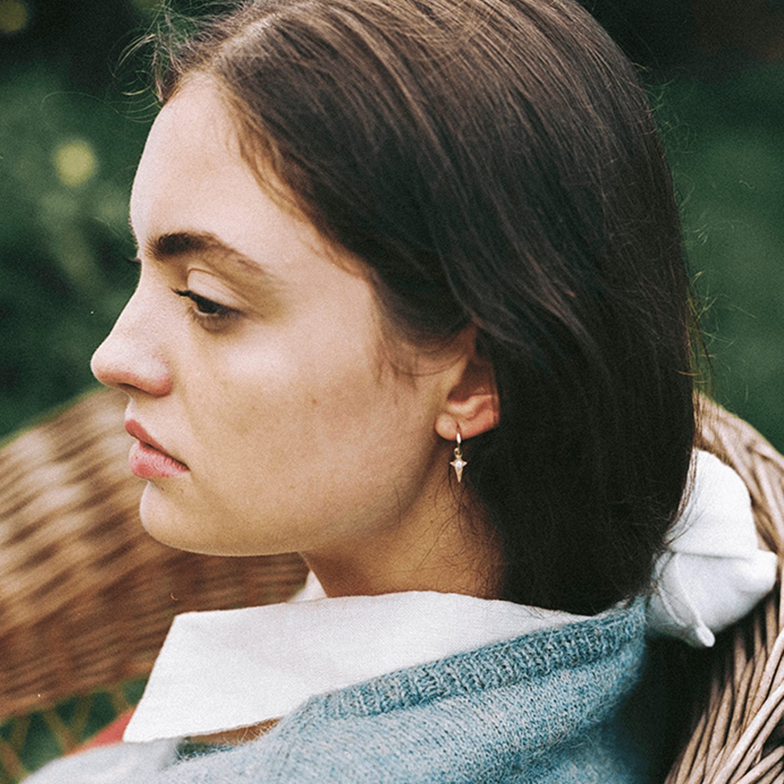 SCARLETT złote sztyfty z brylantami, podłużne gwiazdki