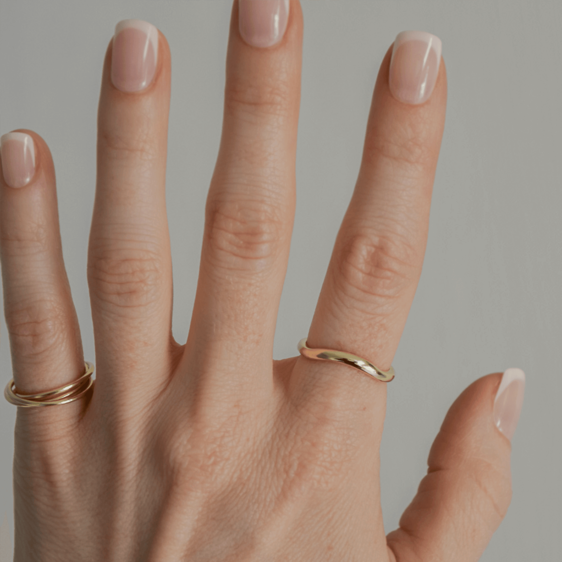 WAVE delikatnie falowana obrączka ślubna