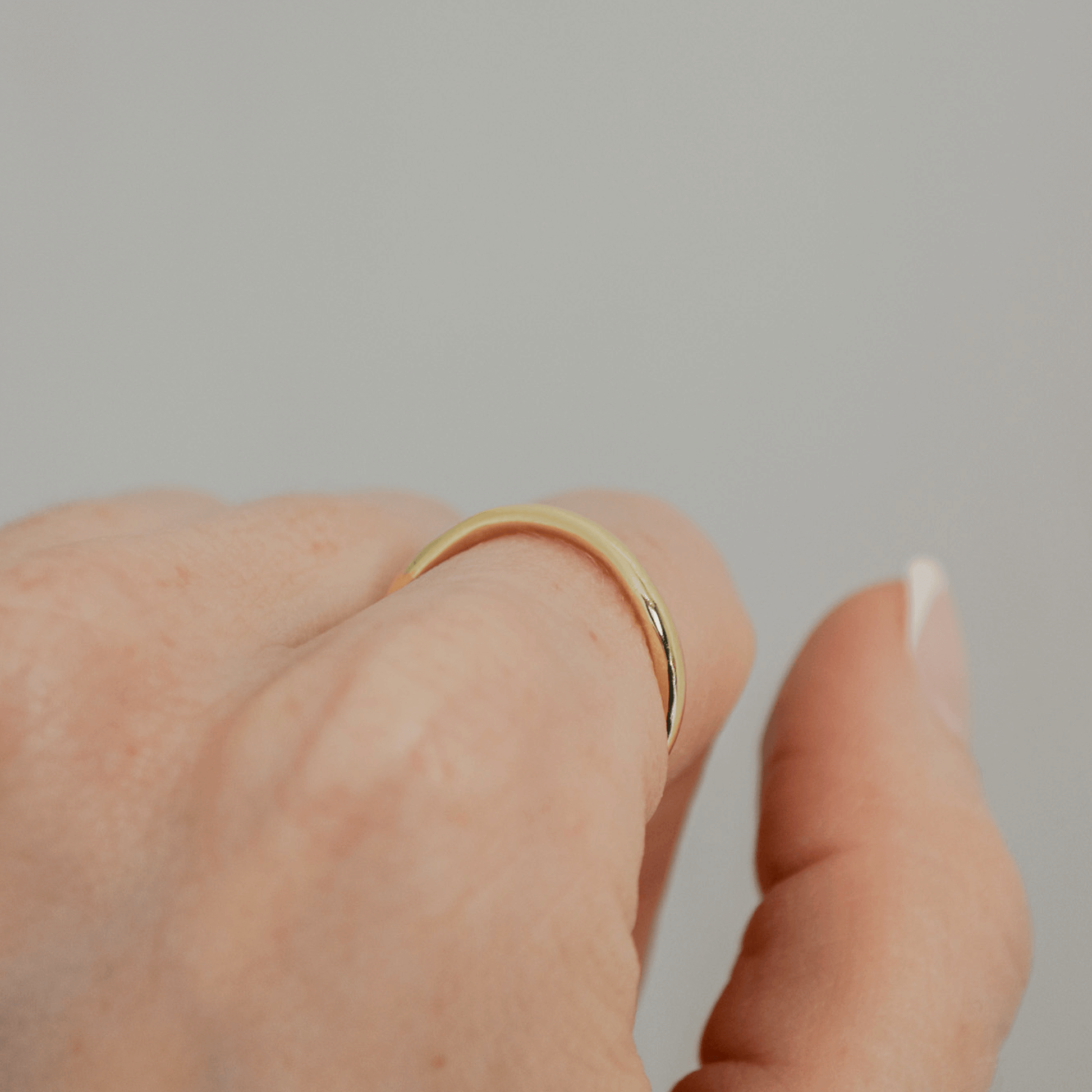 WAVE delikatnie falowana obrączka ślubna