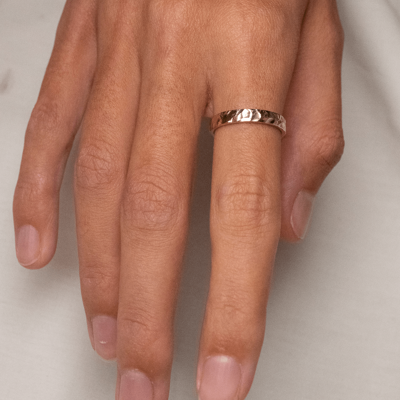 YOU ROCK prosta kanciasta młotkowana obrączka ślubna 4-4,5mm