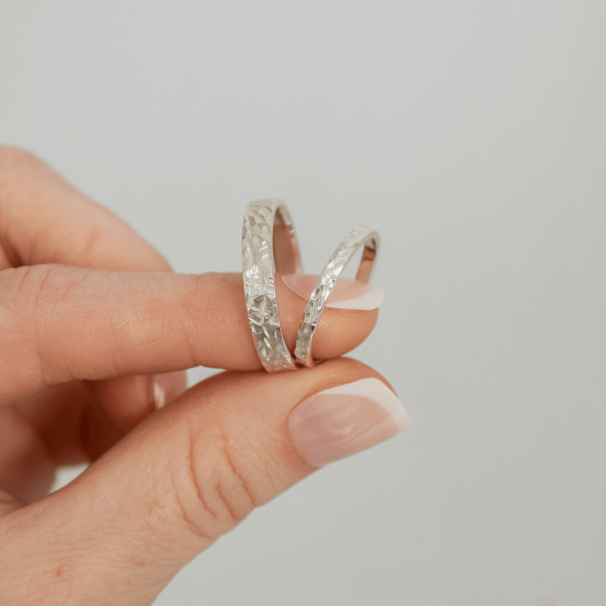 YOU ROCK prosta kanciasta młotkowana obrączka ślubna 4-4,5mm