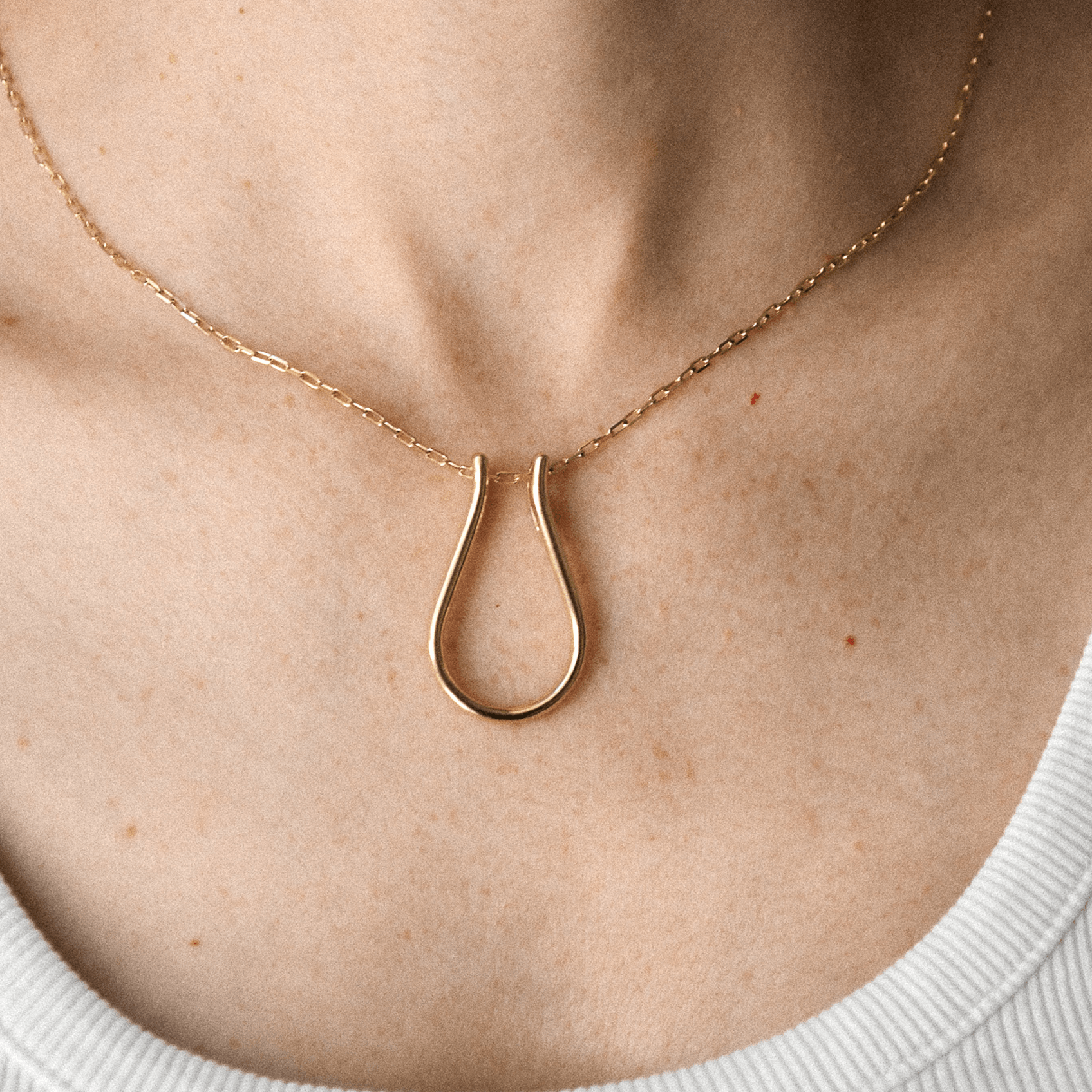 RING HOLDER Minimalistyczny wisiorek na obrączkę i pierścionek
