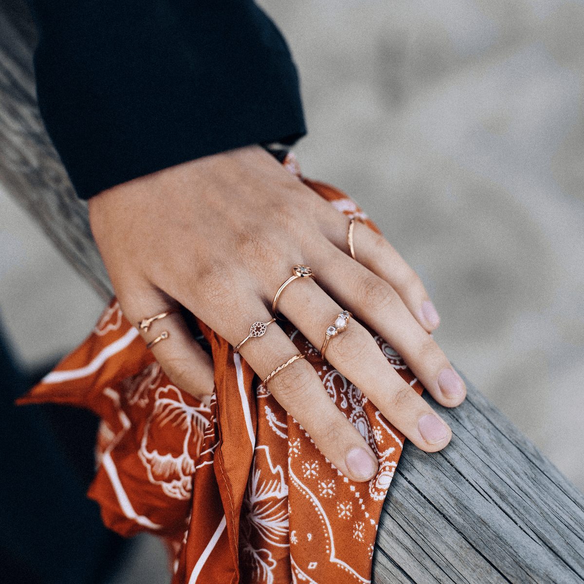 Złoty Różaniec na Palec – Delikatny Ażurowy Pierścionek