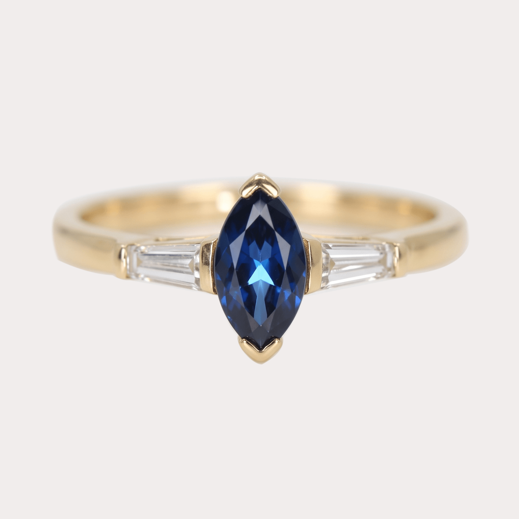 Gold ring with marquise-cut sapphire and trapezoid-cut diamonds | Size 18.5