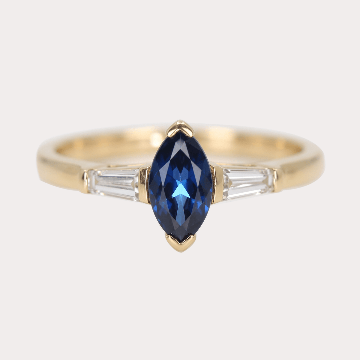 Gold ring with marquise-cut sapphire and trapezoid-cut diamonds | Size 18.5