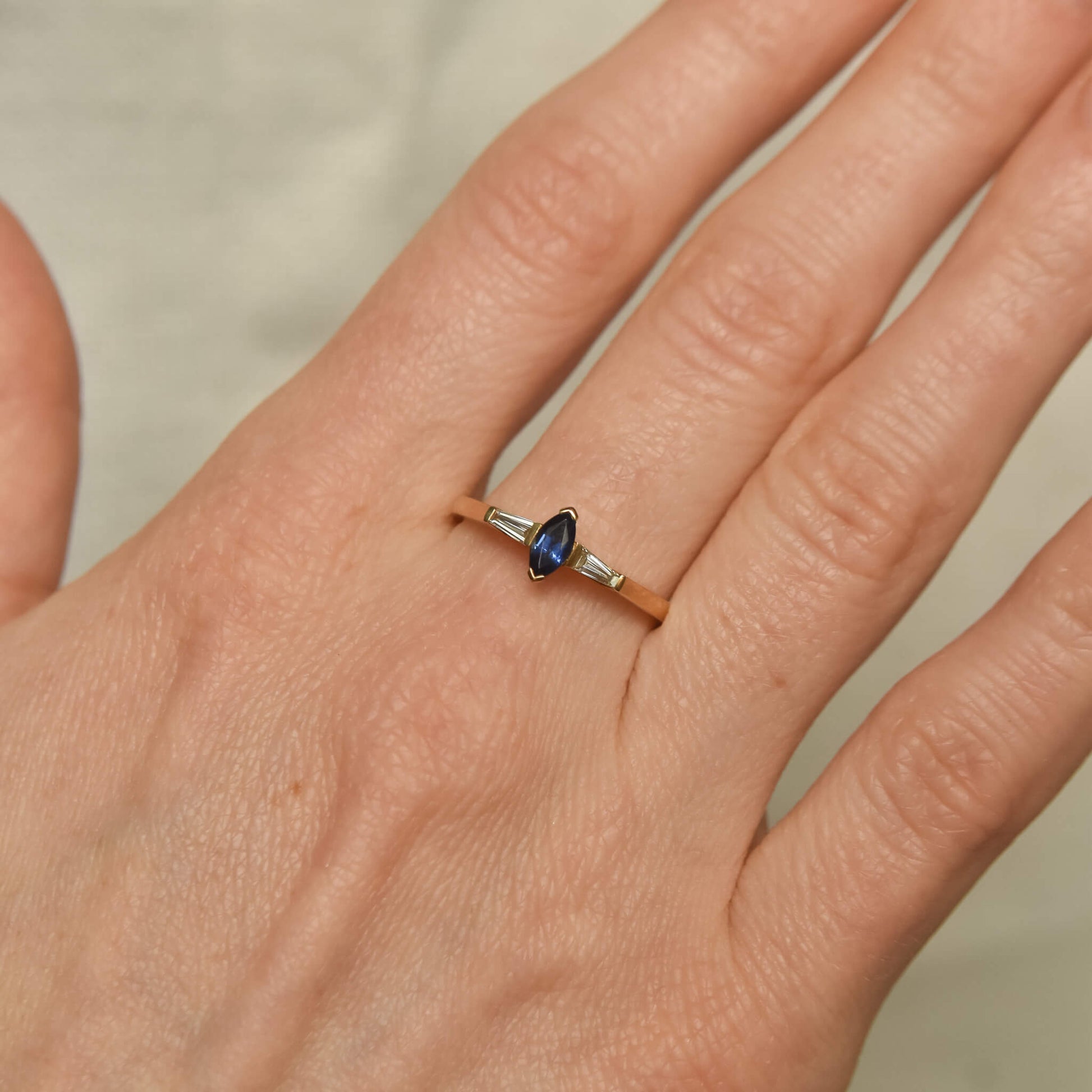 CHERRY gold ring with a marquise-cut ruby ​​and trapezoid-cut diamonds