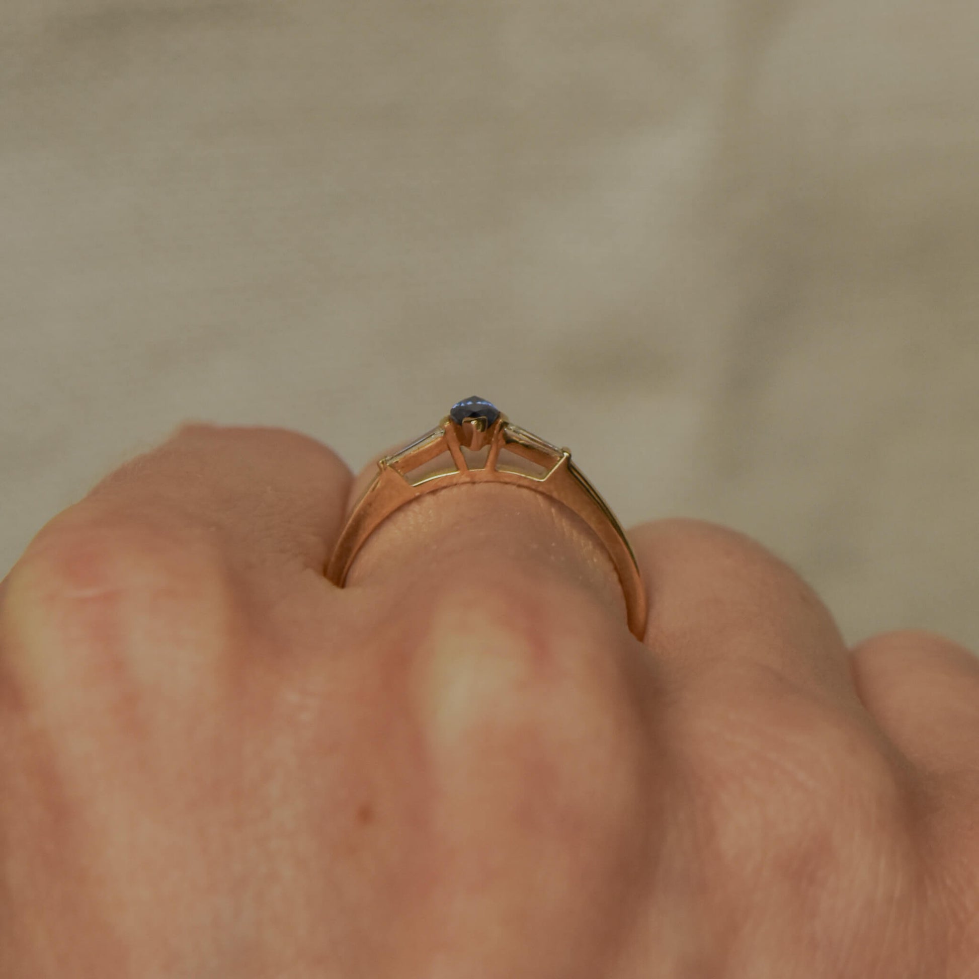 CHERRY gold ring with a marquise-cut ruby ​​and trapezoid-cut diamonds