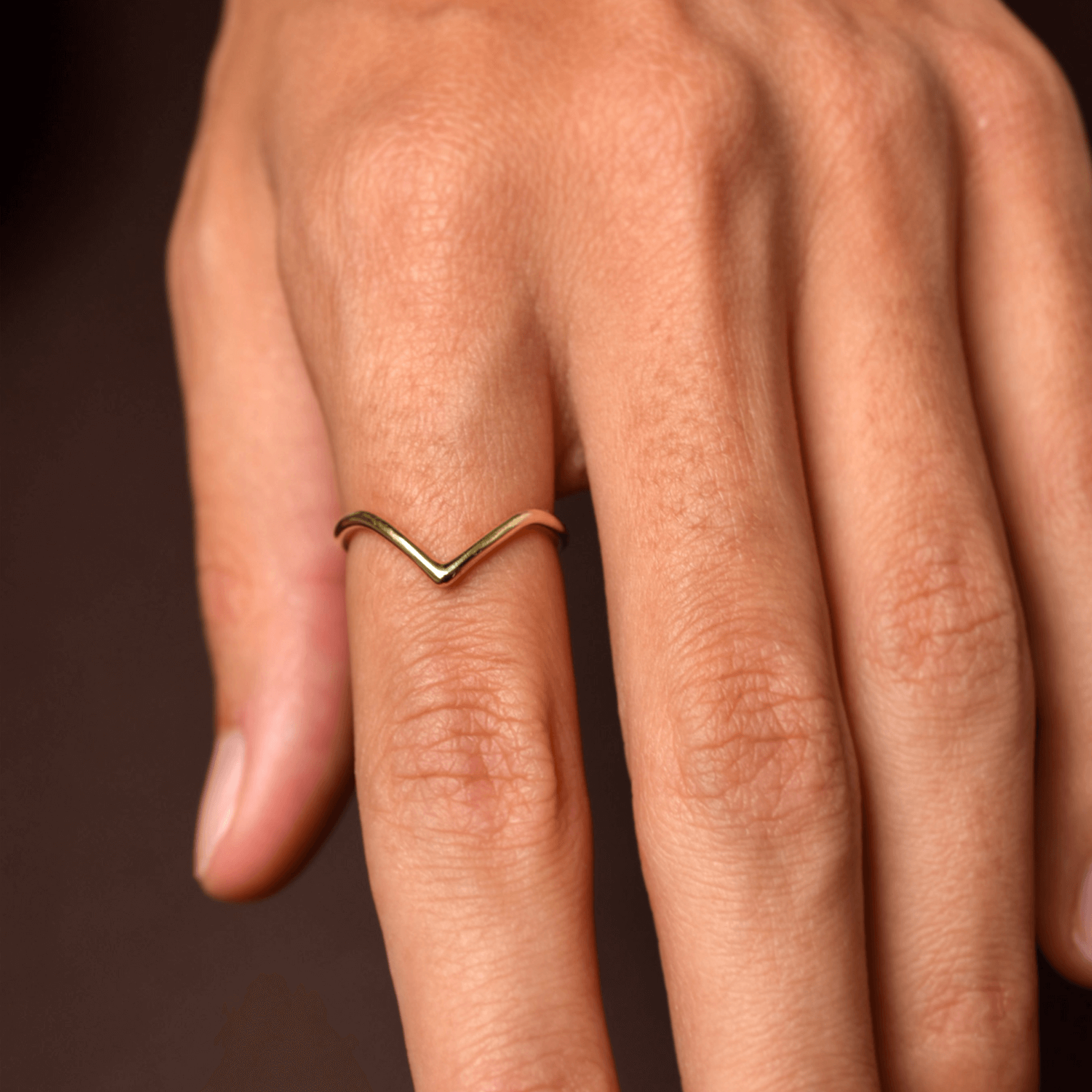 ARWENA złota obrączka o trójkątnym kształcie